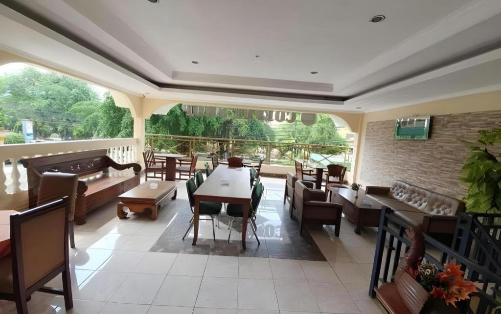 סראנג Mahadria Hotel מראה חיצוני תמונה